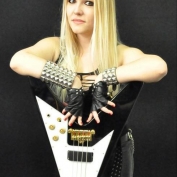 hellcats_sasha_bass_guitar