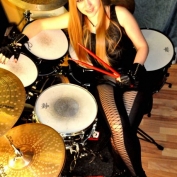 hellcats_sonja_drums